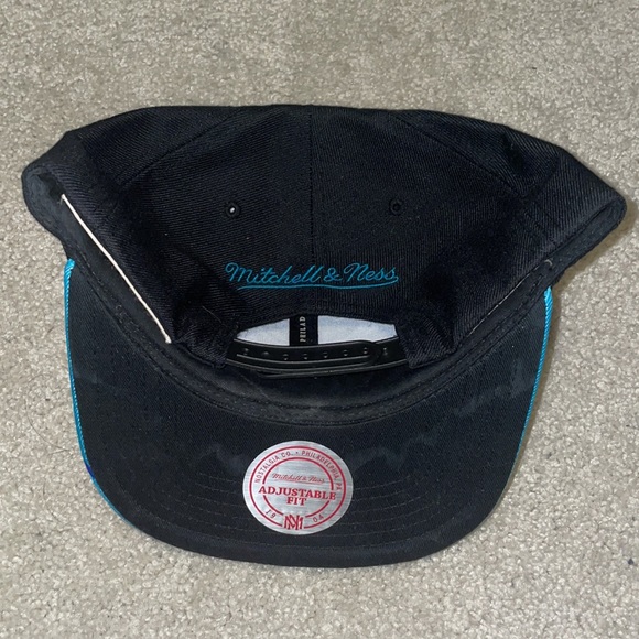 CHARLOTTE HORNETS SnapBack - Picture 3 of 4
